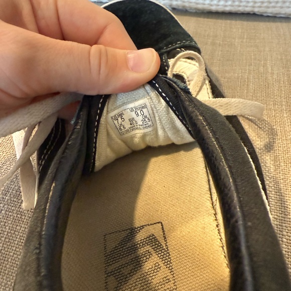 Vans Old Skool Black With White Stripe Men’s Size 7.5 Womens Size 9 off the wall - Picture 7 of 14